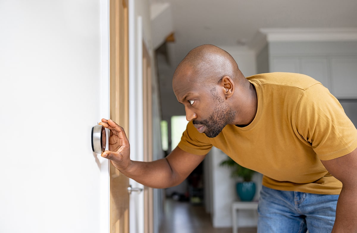 Adjusting smart thermostat in low energy home